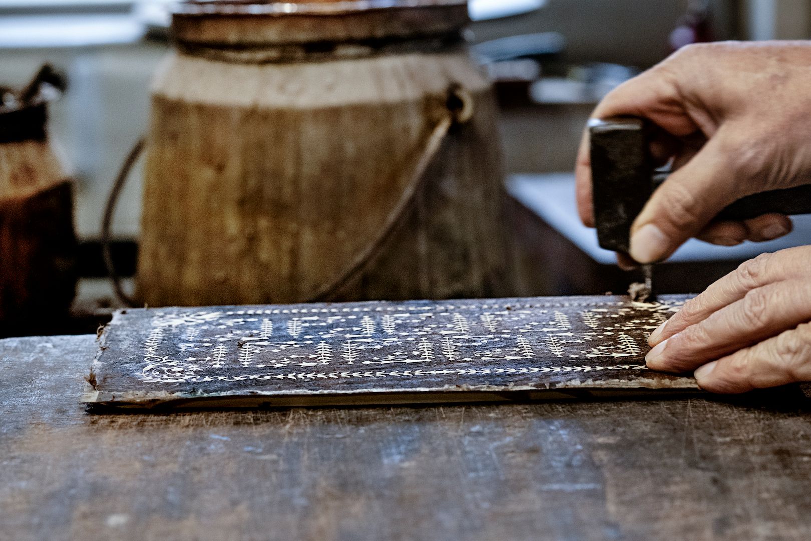 hand-in-hand-campania-making